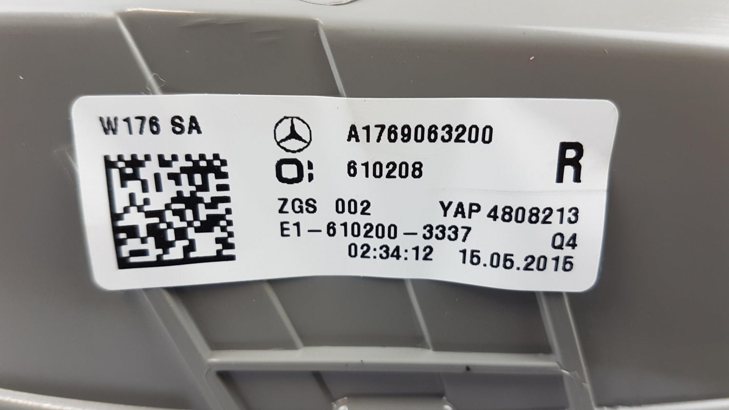 Original MERCEDES-BENZ A-klasse W176 Heckleuchte Rücklicht rechts A1769063200