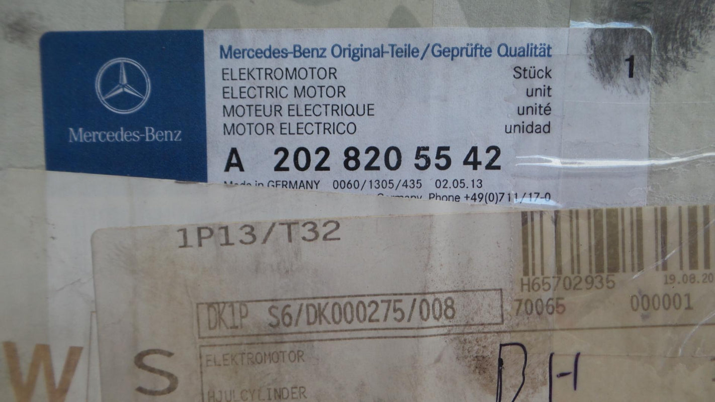 Original MERCEDES-BENZ C-klasse W202 Fensterhebermotor vorne links A2028205542
