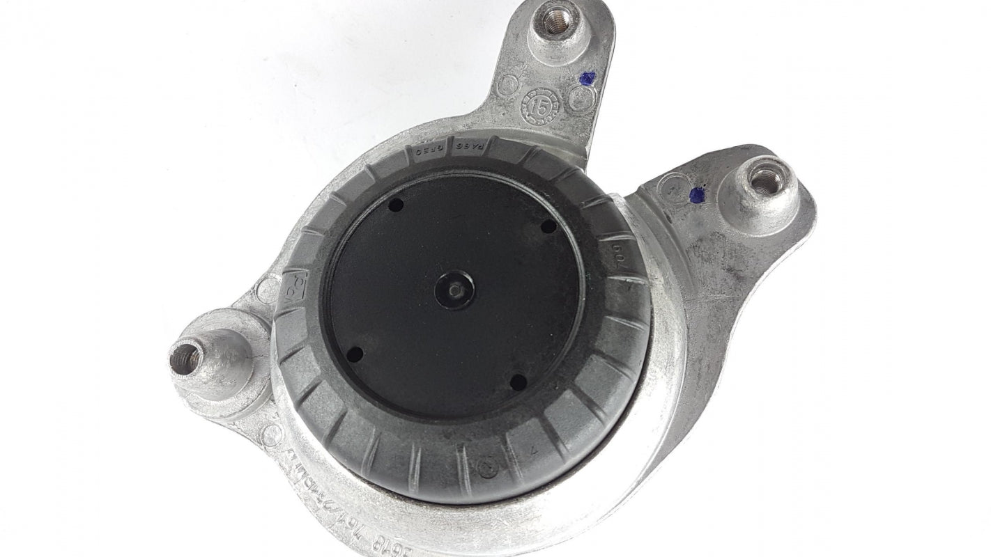 Original MERCEDES-BENZ C-klasse W205 C205 Motorlager vorne rechts A2052406517