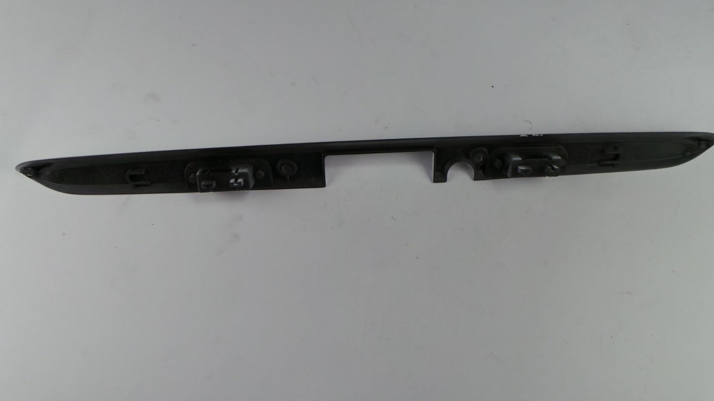 Original MERCEDES-BENZ E-klasse S210 Heckklappen Griffleiste A21074000409999