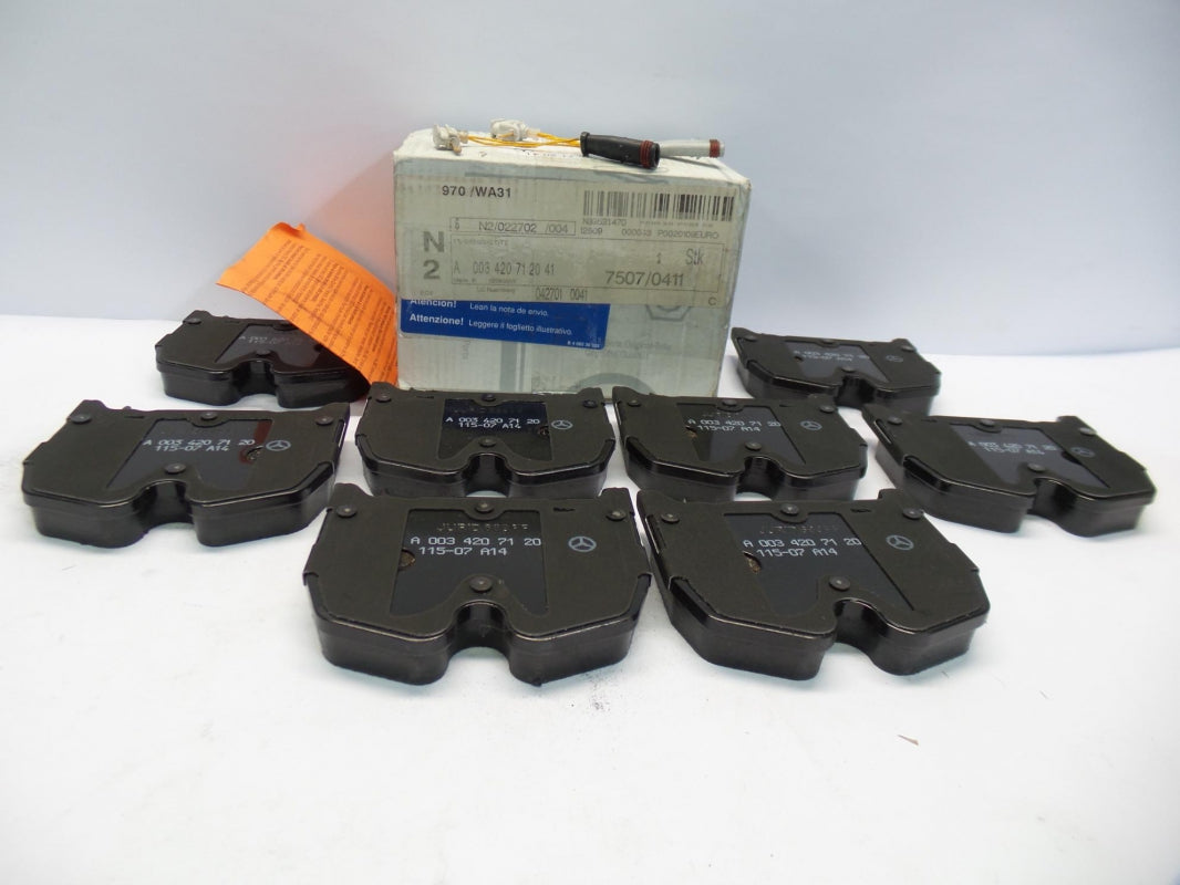 Original MERCEDES-BENZ W211 W215 W219-W221 R230 Bremsbeläge vorne A003420712041