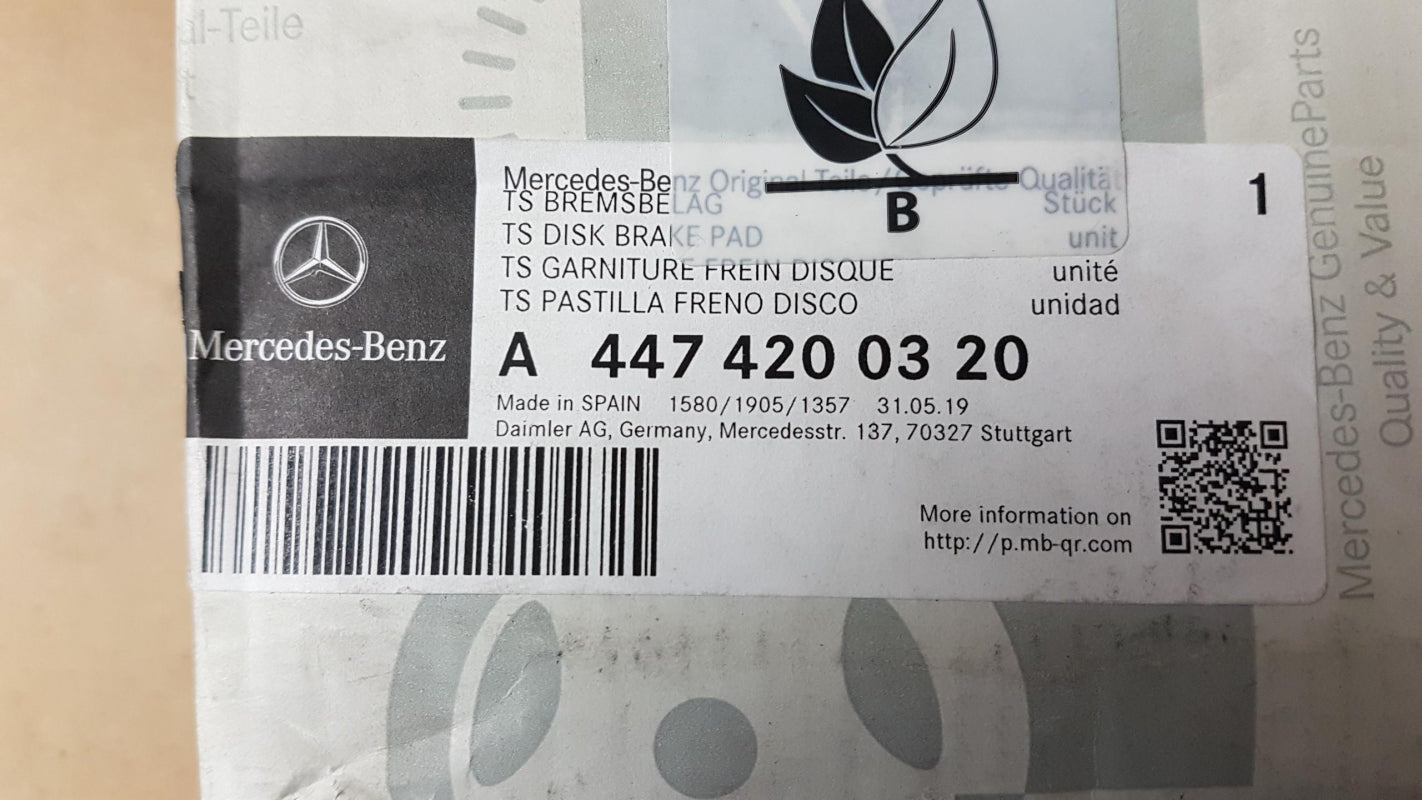 Original OE MERCEDES-BENZ Bremsbeläge A4474200320