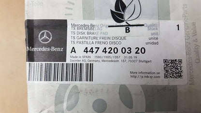 Original OE MERCEDES-BENZ Bremsbeläge A4474200320
