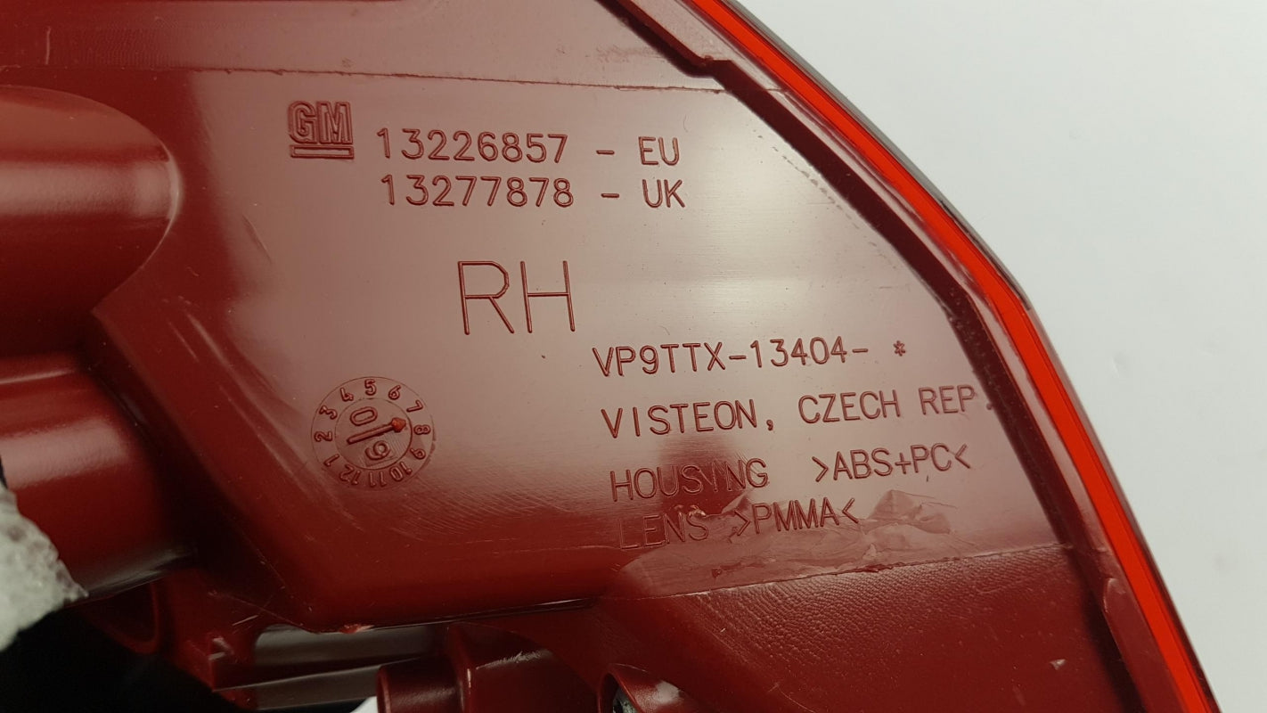 Original OPEL Insignia Heckleuchte Heckklappe Rückleuchte rechts 13282367