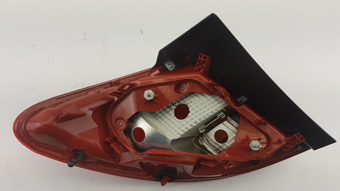 Original OPEL Meriva-B Heckleuchte ohne Lampenträger aussen rechts 13307494
