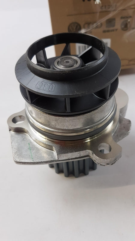Original OE Volkswagen Wasserpumpe 03L121011GX