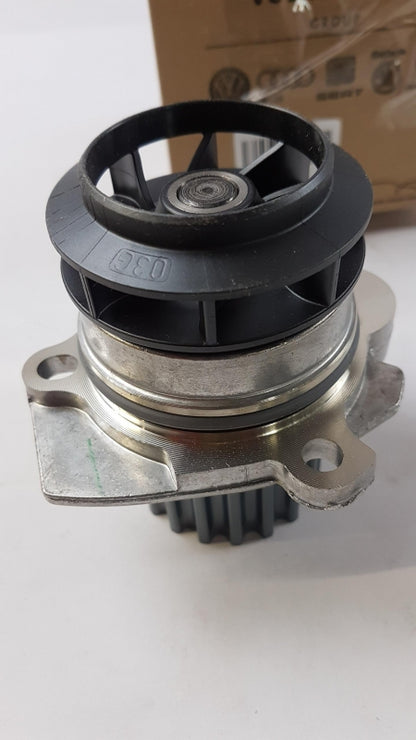 Original OE Volkswagen Wasserpumpe 03L121011GX