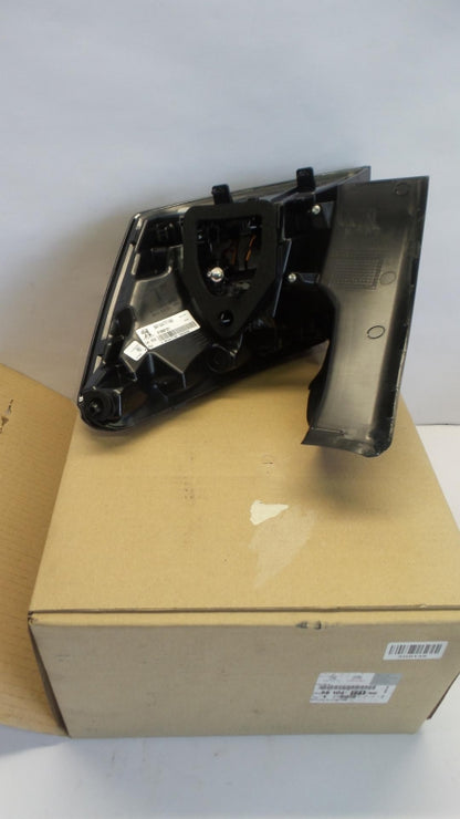 Original PEUGEOT 3008 Heckleuchte Rückleuchte links 9810477180