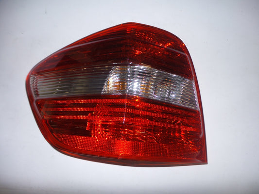 Original MERCEDES-BENZ W164 Heckleuchte links A1648203764