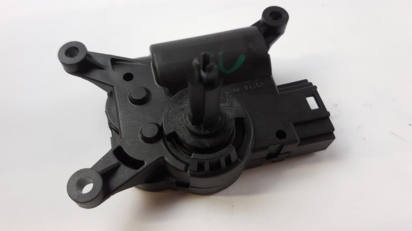 Original OE MERCEDES-BENZ Elektromotor A0008206008