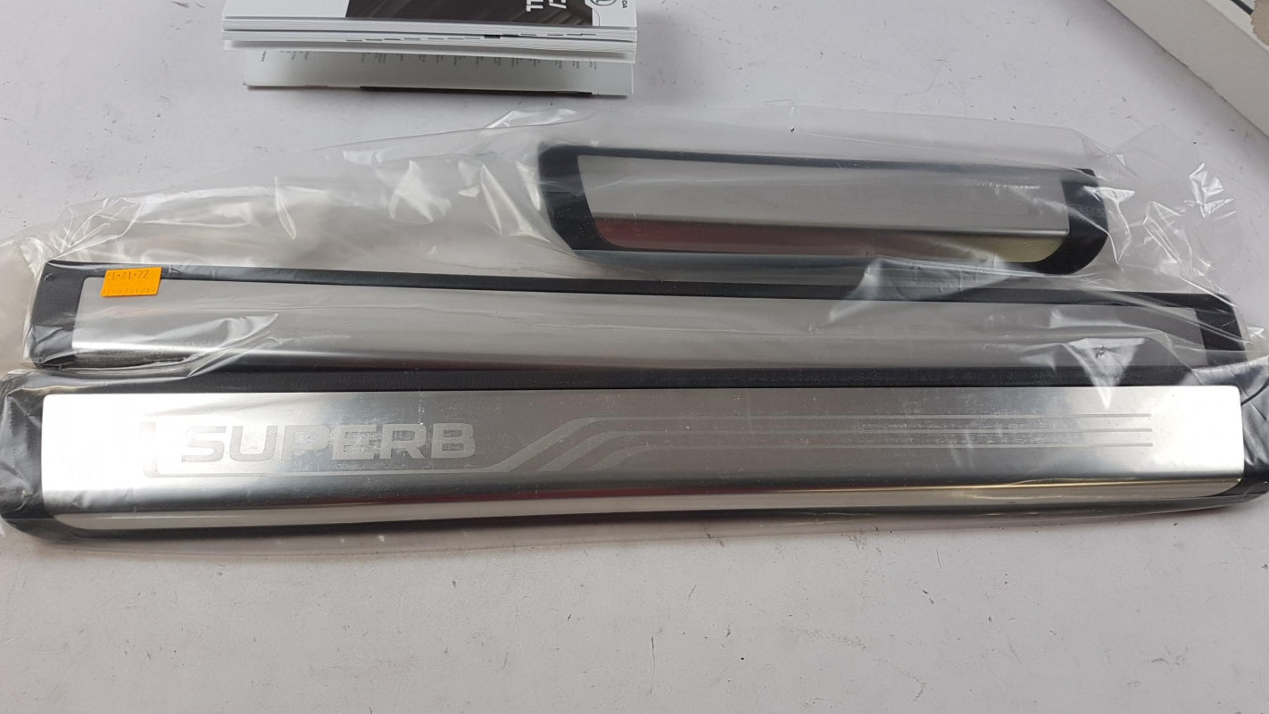 Original OE Volkswagen Einstiegsleisten Satz 3V0071303A