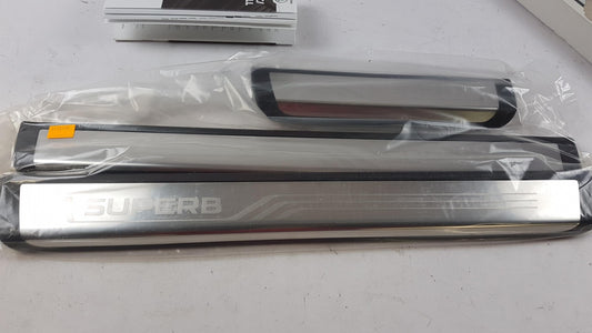 Original OE Volkswagen Einstiegsleisten Satz 3V0071303A