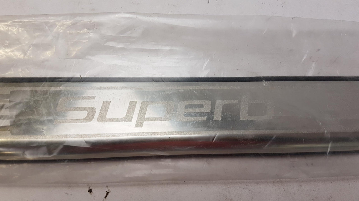 Original SKODA Superb (3T) 2008-2015 Einstiegsleiste Rechts Vorne 3T08534929B9