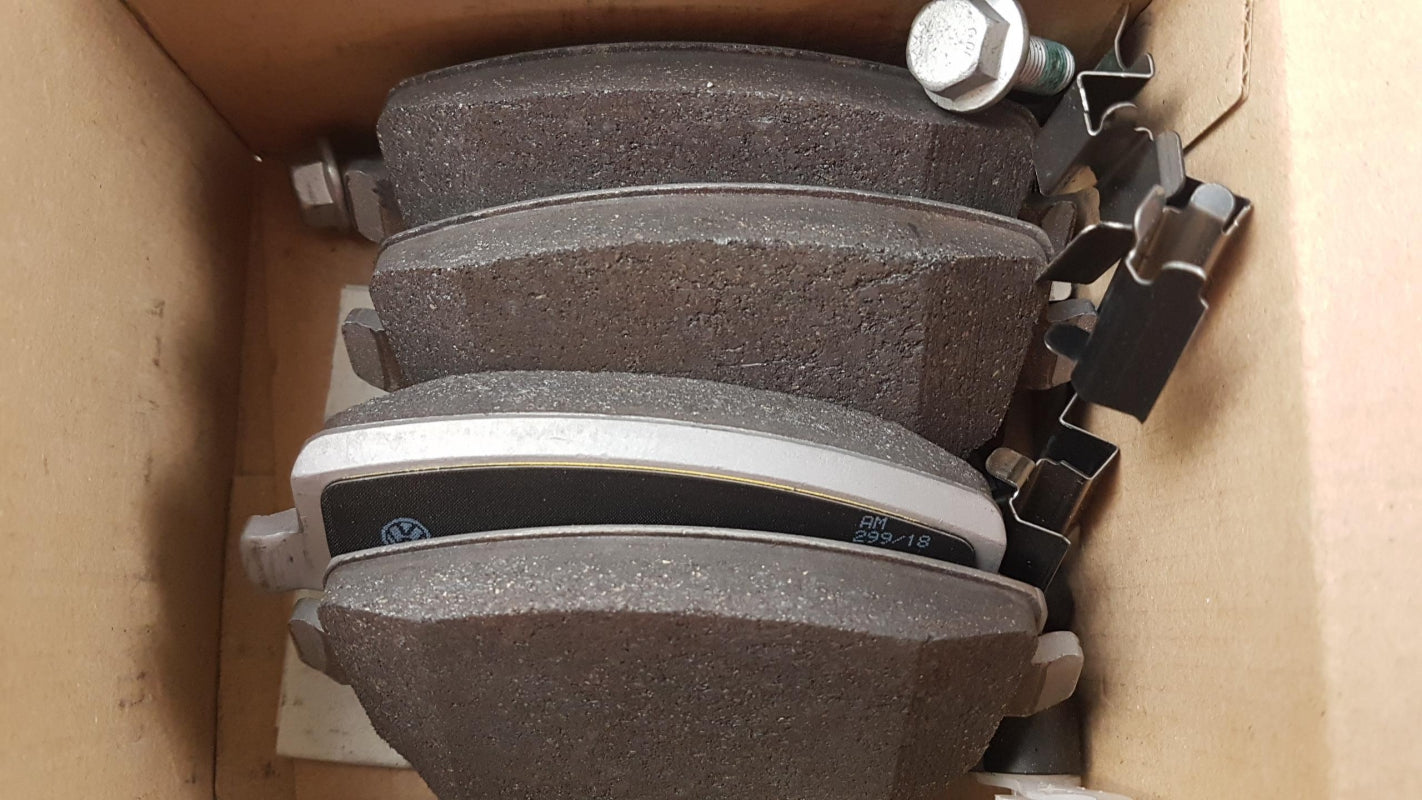 Original VW Transporter T5 Bremsbeläge hinten 7H0698451