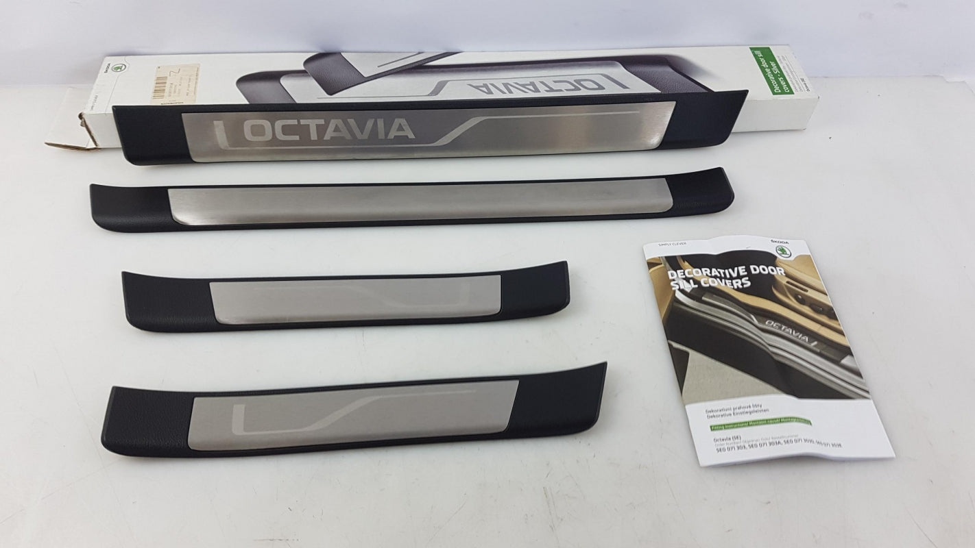 Original SKODA Octavia III Einstiegsleistensatz 4-teilig verchromt 5E0071303A