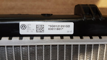 Original AUDI A3 III SEAT Leon III SKODA Kodiaq I Wasserkühler 5Q0121251GD