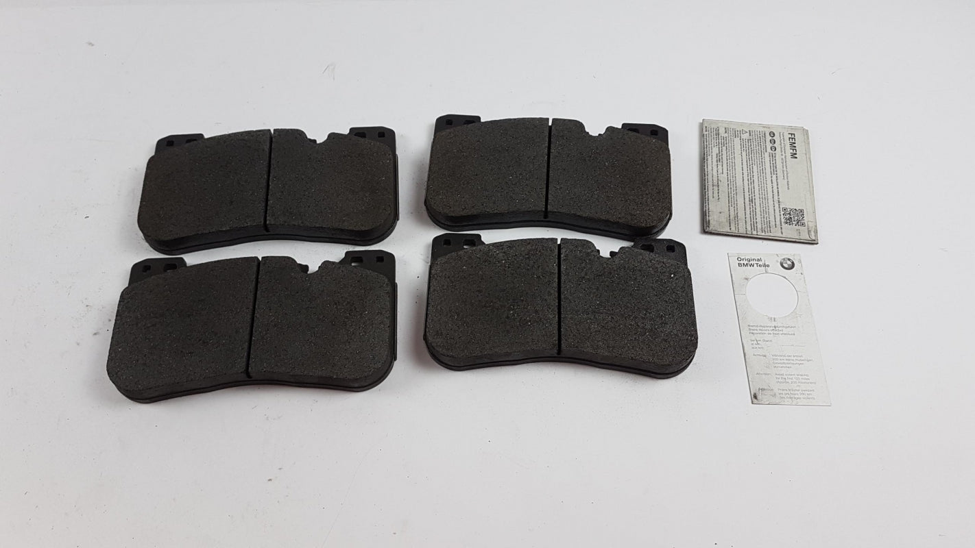 Original BMW 5er F90 8er F91 Bremsbeläge (4 Stück) Vorne 34108746107