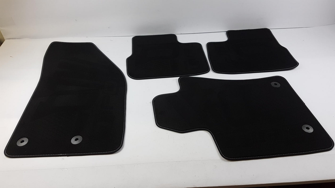 Original FIAT Tipo 2015-2019 Fußmattensatz 4 Stück 5 Türer 50927829