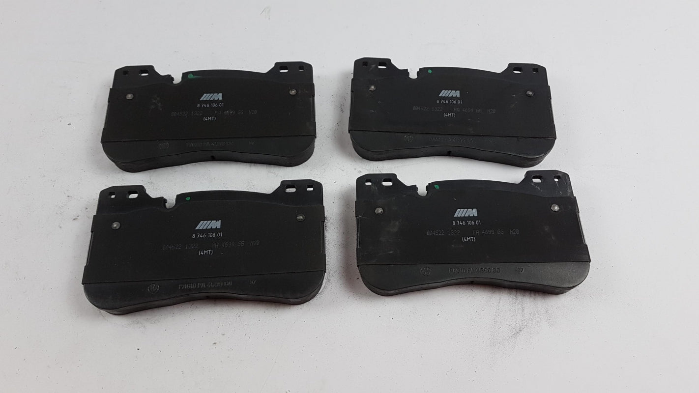 Original BMW 5er F90 8er F91 Bremsbeläge (4 Stück) Vorne 34108746107