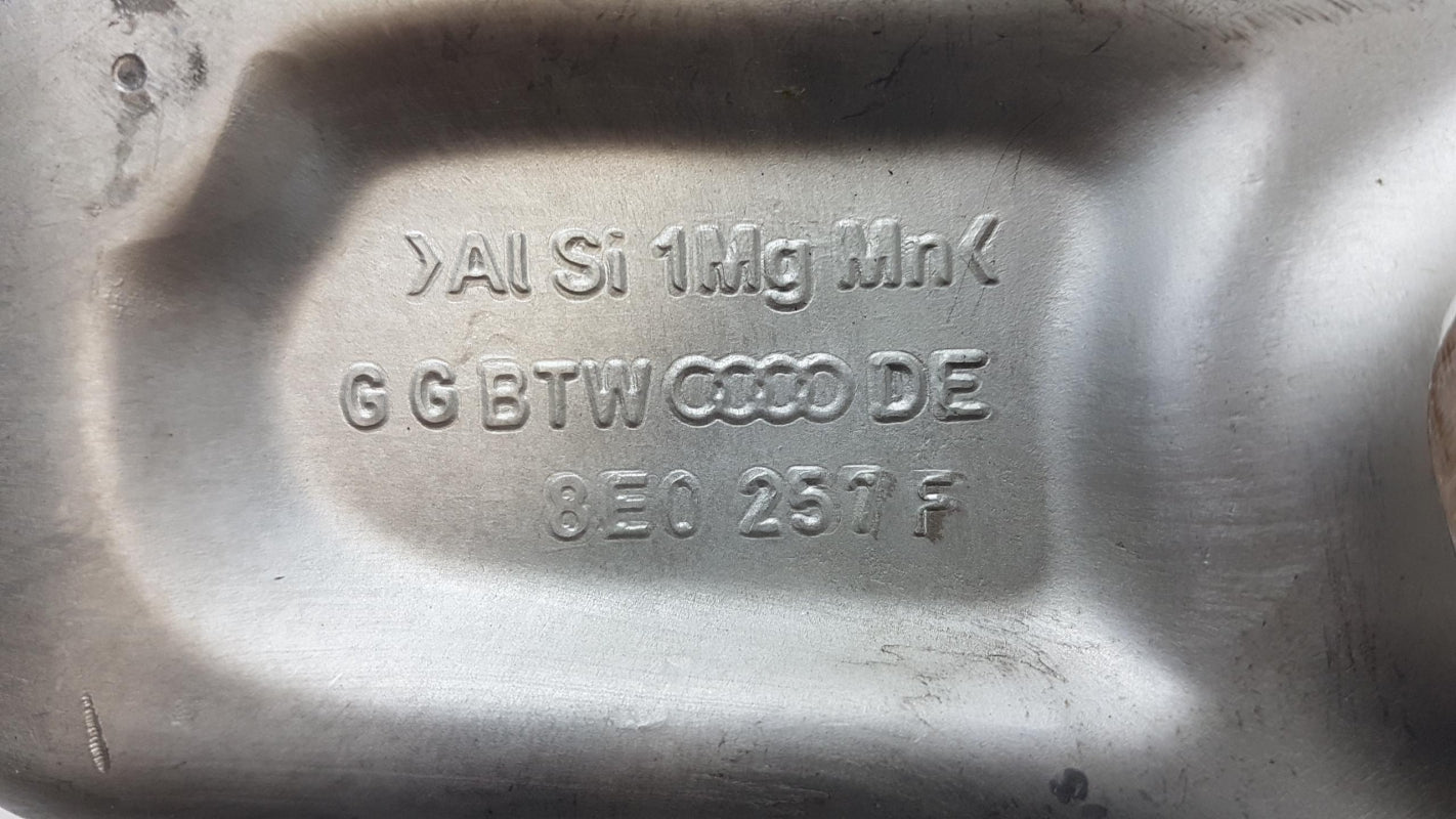 Original OE Volkswagen Achsschenkel 8E0407253E