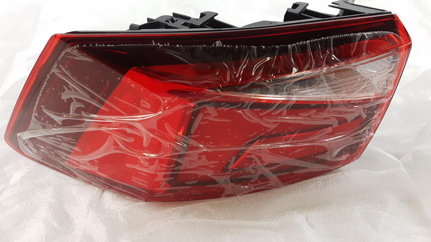 Original OE Volkswagen Heckleuchte 575945208D