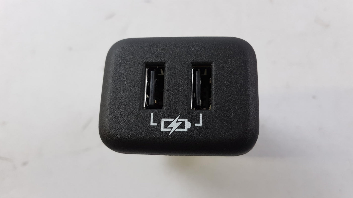 Original OE OPEL USB/AUX Buchse 13598459