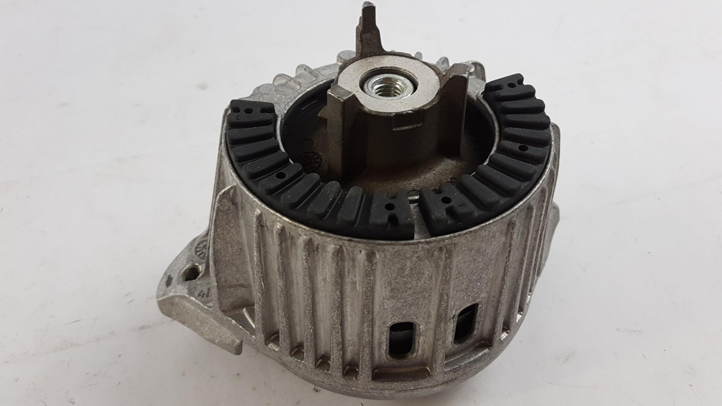 Original OE MERCEDES-BENZ Motorlager A2042405917