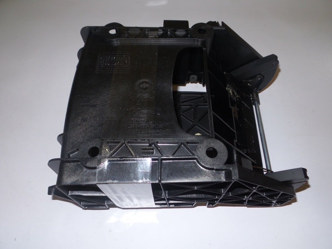 Original VW Touareg Lagerbock für Armlehne Handschuhfach vorne 7L6863762L