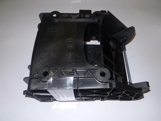 Original VW Touareg Lagerbock für Armlehne Handschuhfach vorne 7L6863762L