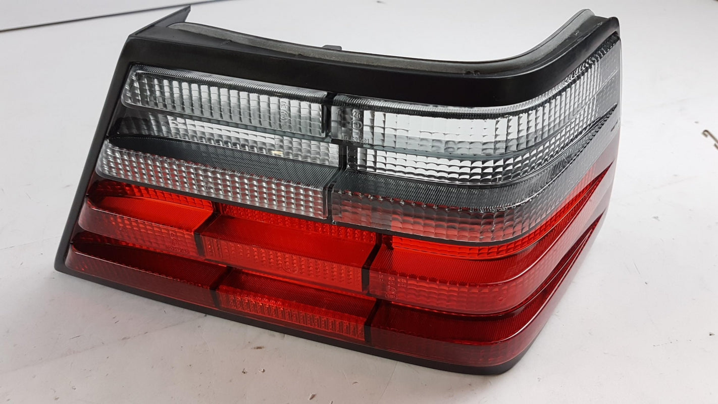 Original MERCEDES-BENZ E-Klasse W124 Heckleuchte Streuscheibe Rechts A1248203666