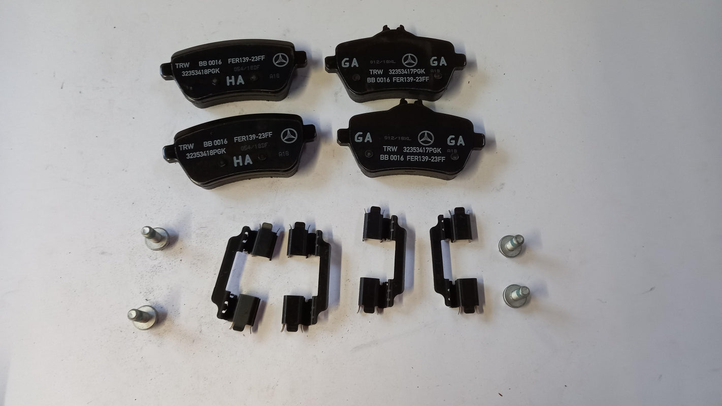 Original MERCEDES-BENZ SL-Klasse R231 Bremsbeläge Satz Hinten A0084203420