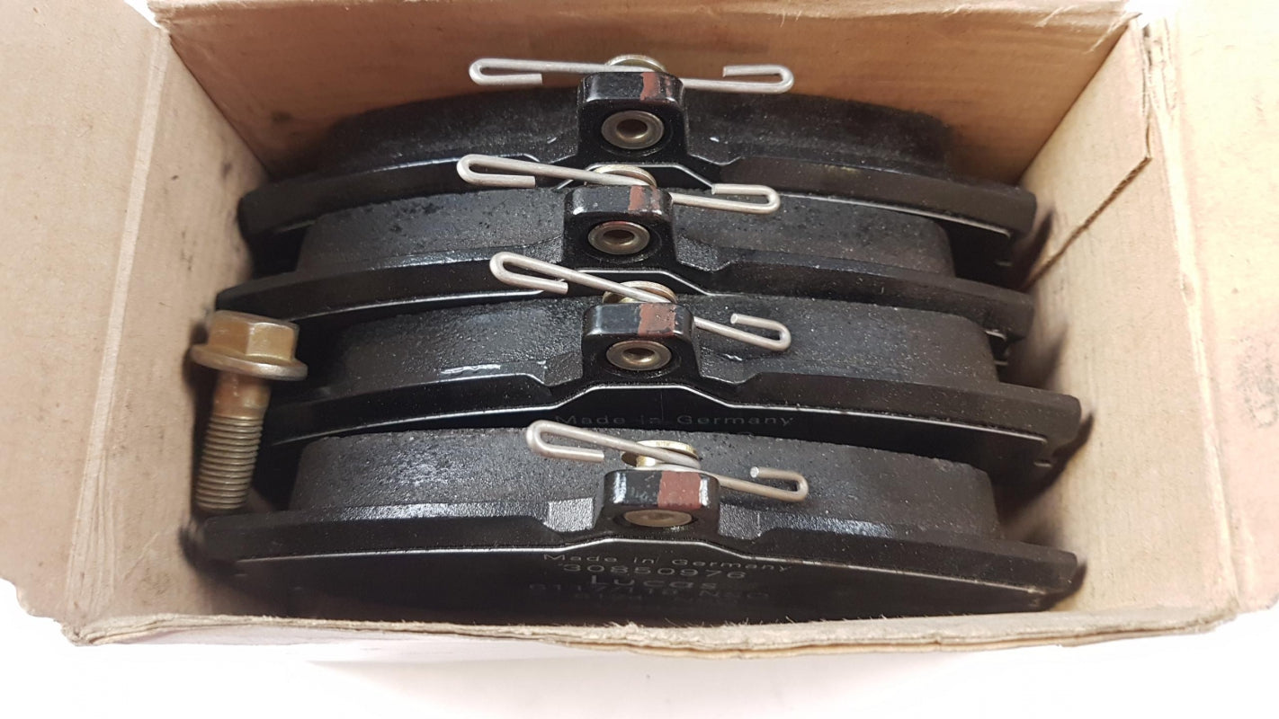 Original MITSUBISHI Carisma Bremsbeläge vorne M850976