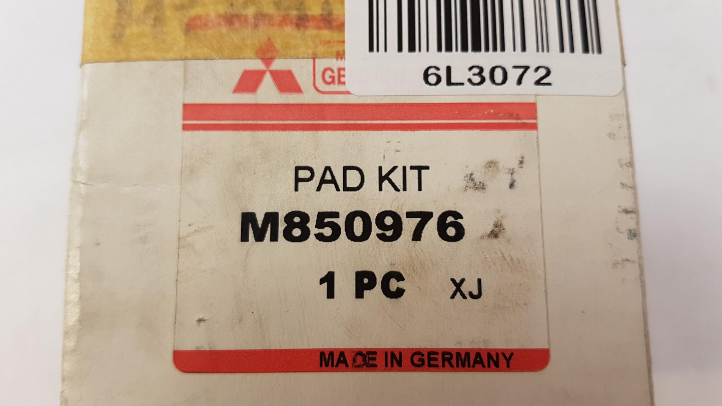 Original MITSUBISHI Carisma Bremsbeläge vorne M850976