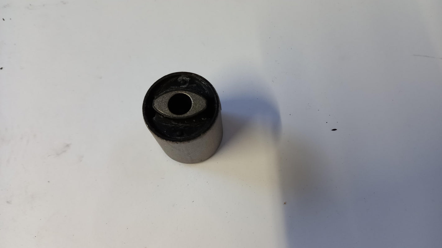Original MERCEDES-BENZ W639 Vito Viano Lenker Lagerbuchse vorne A6399920703