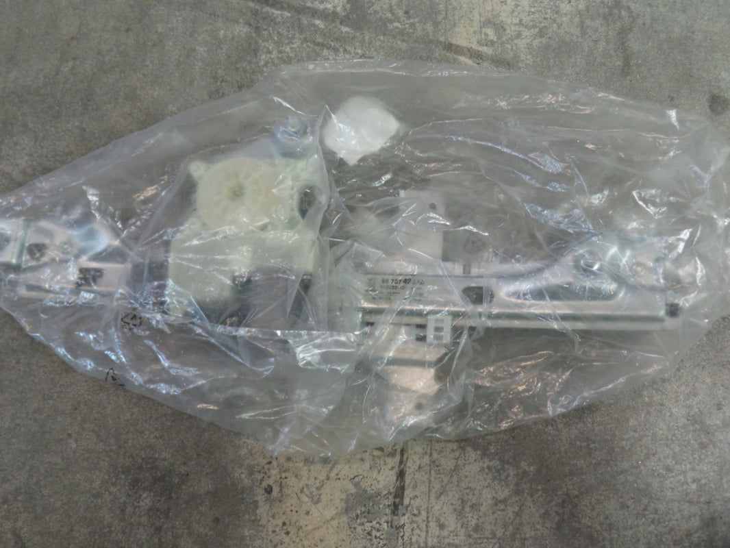 Original PEUGEOT 3008 5008 electric window regulator rear right 9678742280 