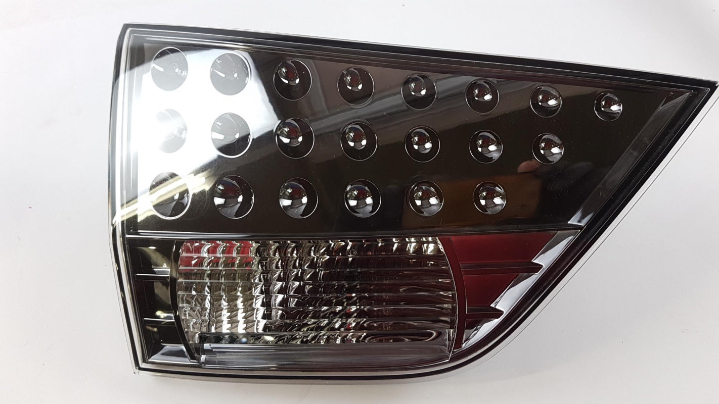 Original OE MITSUBISHI Rückleuchte 8331A005