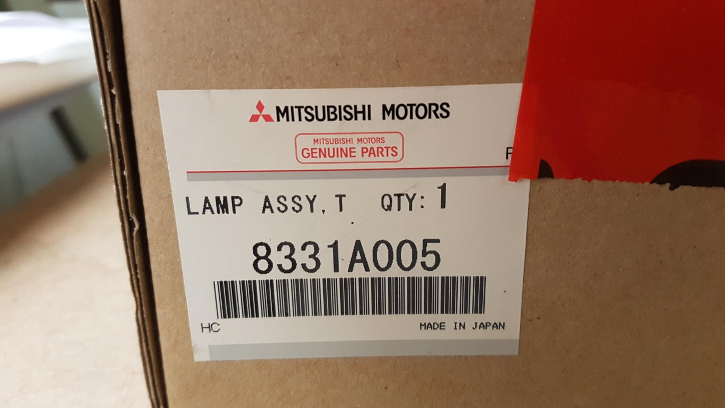 Original OE MITSUBISHI Rückleuchte 8331A005