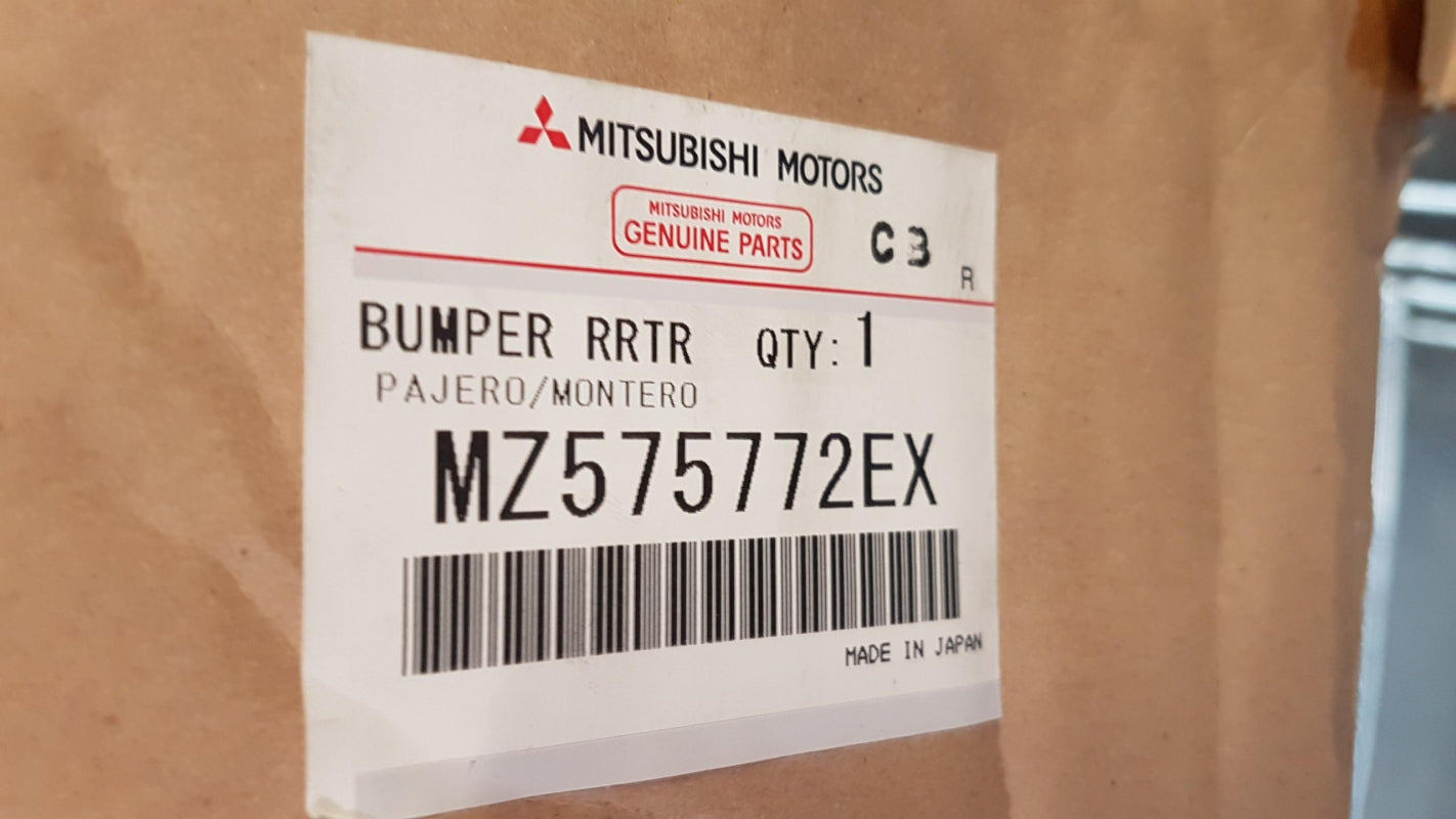Original OE MITSUBISHI Stoßfängerabdeckung MZ575772EX
