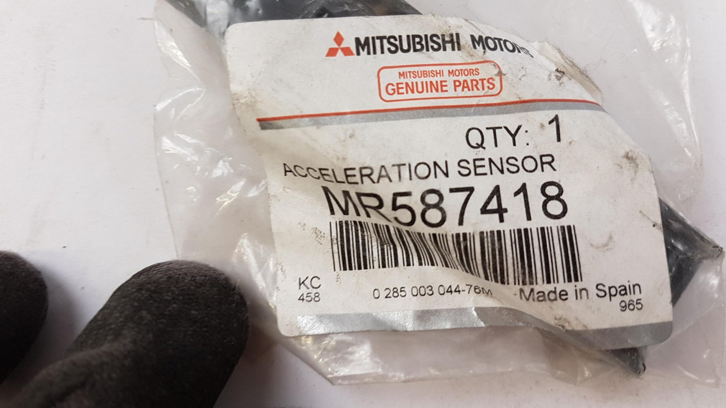 Original OE MITSUBISHI Airbagsensor MR587418
