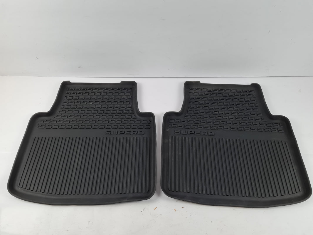 Original SKODA Superb '15- Fußmattensatz 2-teilig Gummi schwarz hinten 3V0061551