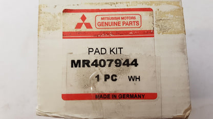 Original MITSUBISHI Carisma (DA) 1995-2003 Bremsbeläge Vorne MR407944
