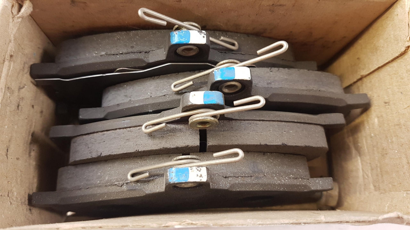 Original MITSUBISHI Carisma 1995-2003 Bremsbeläge Bremsklötze Vorne MR475458