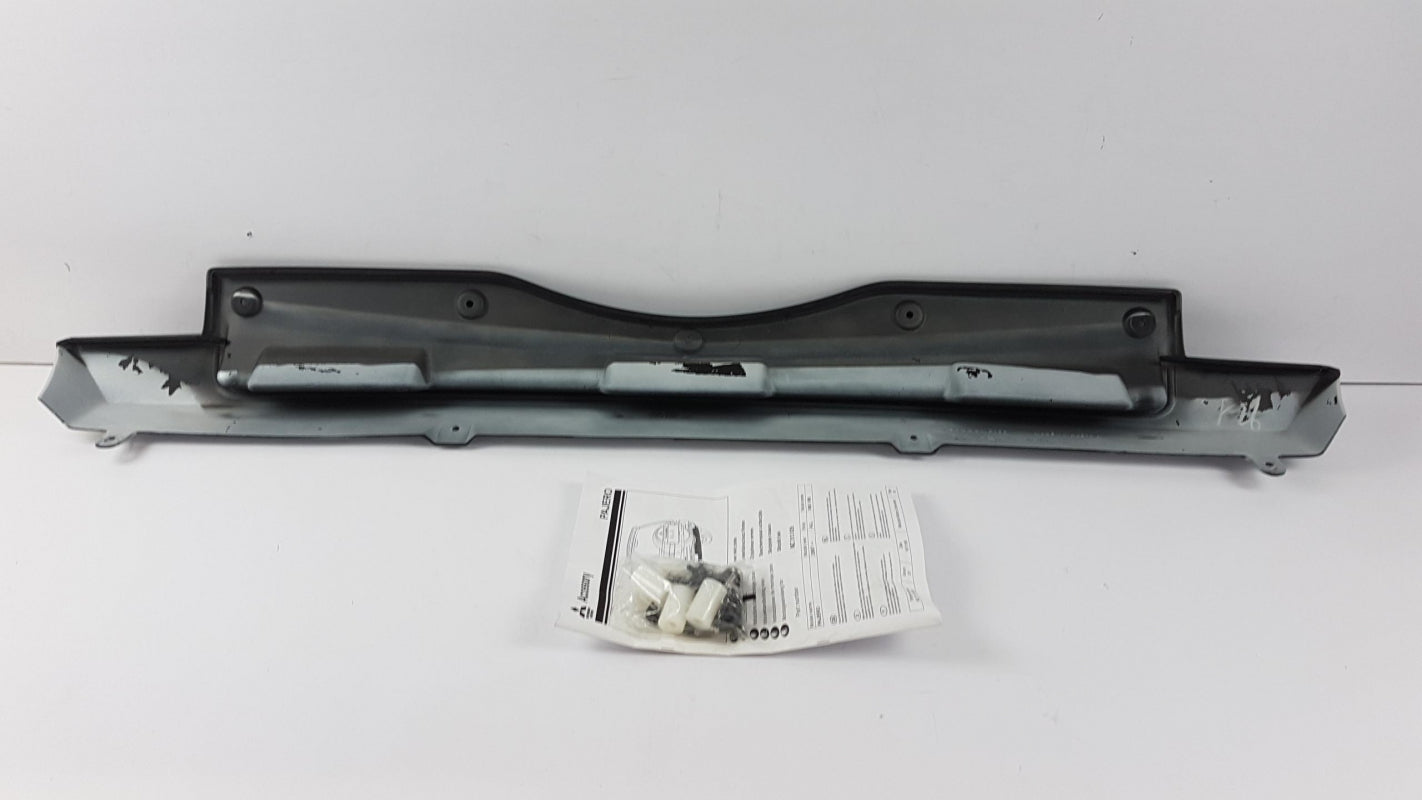 Original MITSUBISHI Pajero IV 2006- Abdeckung der Hinteren Stoßstange M313826DT1
