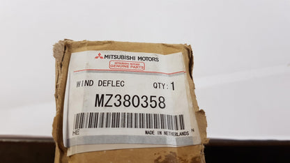 Original OE MITSUBISHI Windabweiser MZ380358