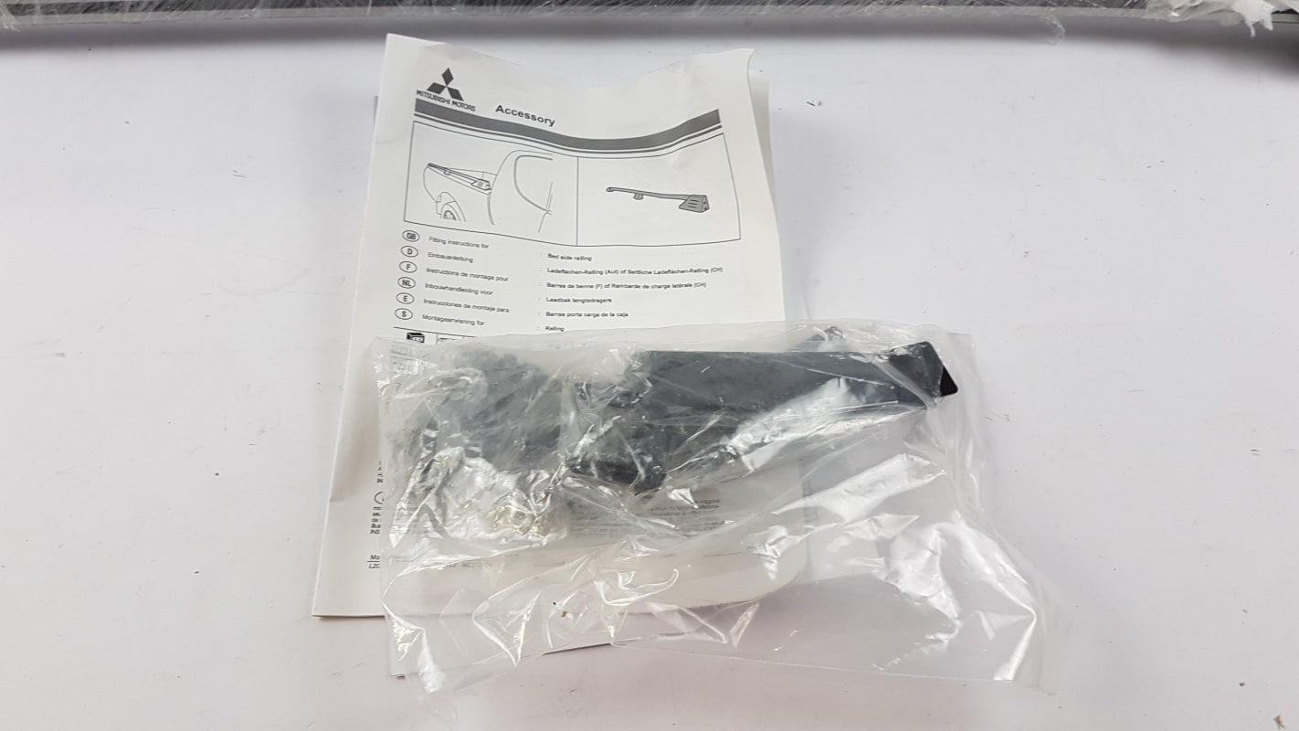 Original MITSUBISHI L200 IV Doppelkabine Ladeflächen Reling Aluminium MZ313729