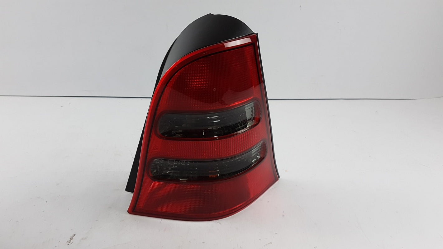 Original OE MERCEDES-BENZ Heckleuchte A1688203064