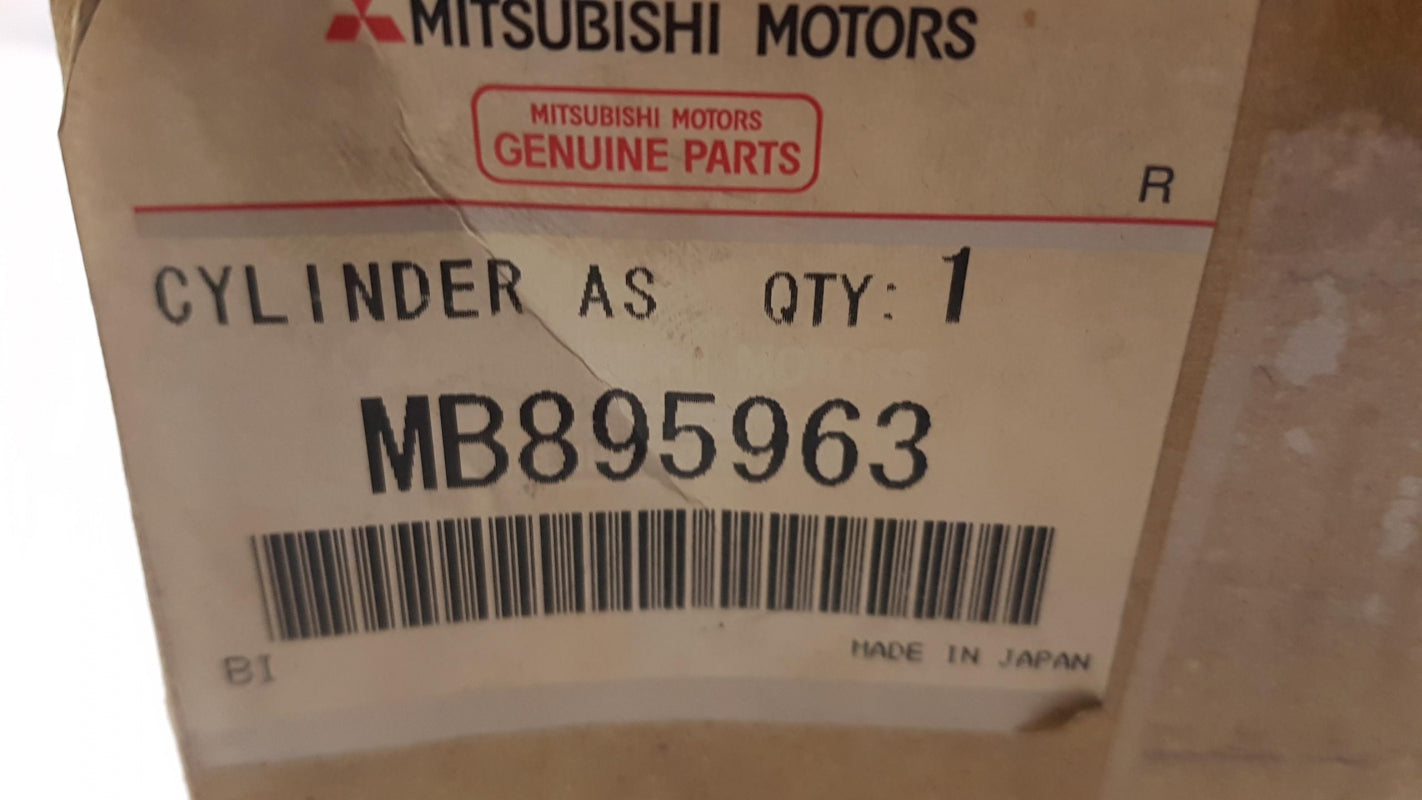 Original OE MITSUBISHI Hauptbremszylinder MB895963