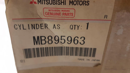 Original OE MITSUBISHI Hauptbremszylinder MB895963