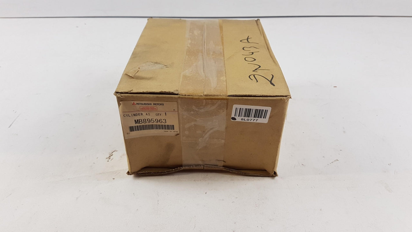 Original OE MITSUBISHI Hauptbremszylinder MB895963