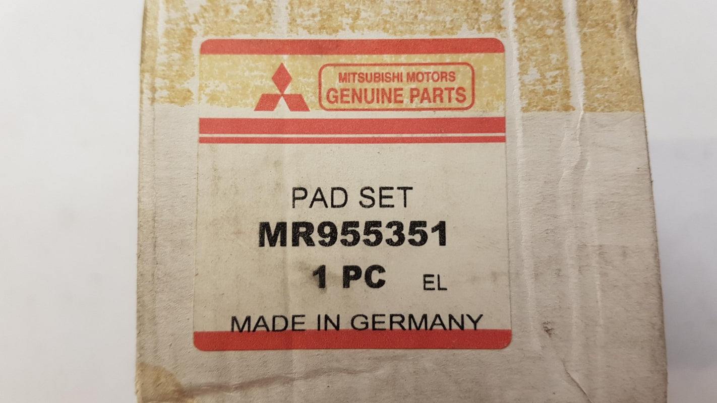 Original OE MITSUBISHI Bremsbeläge MR955351